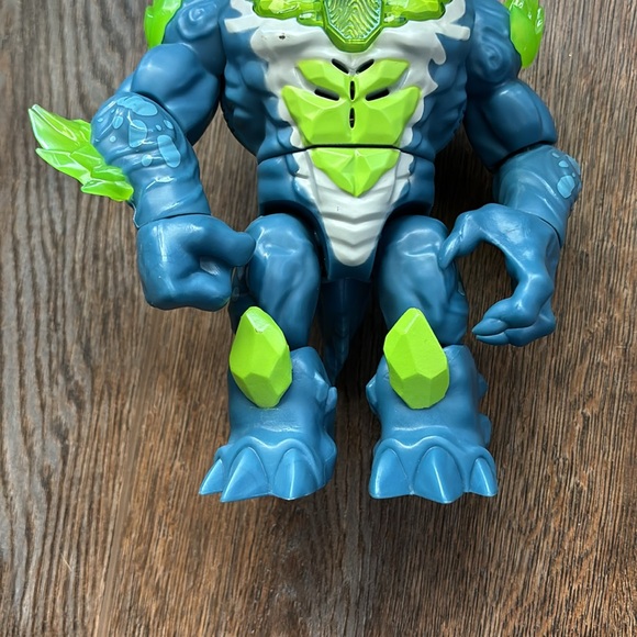 Beast Lab Shark Beast Creator Experiment Action Figure Toy, 7-1/2”. Blue, Green. - Picture 7 of 11